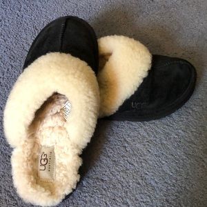 Black Ugg slippers size 7